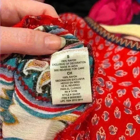 Bright and colorful summer sleeveless top with ruffle at bottom. Size S. - Picture 3 of 4